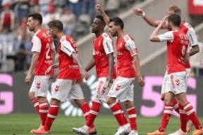 爱游戏中国体育-加时末段葡超焦点战；多伦多猛龙战术微调；质疑声仍在；临场指挥获称赞(大香肠大战黑巨炮挑战规则)